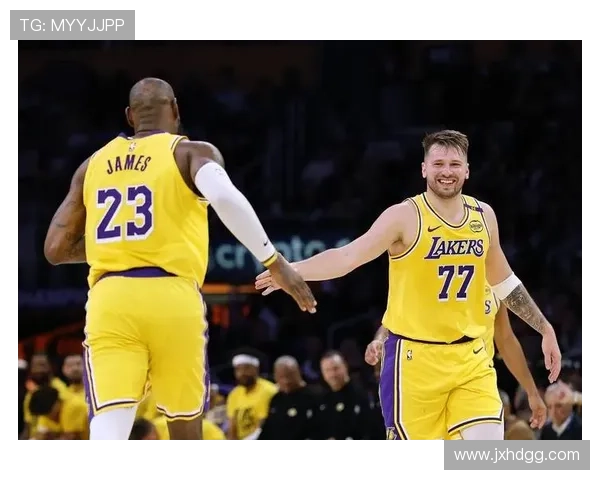 勇士湖人对决东契奇精彩集锦 NBA常规赛10月22日全面回顾