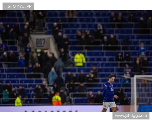 英超热刺3-0埃弗顿 范德芬头球双响本坦库尔助攻助力胜利